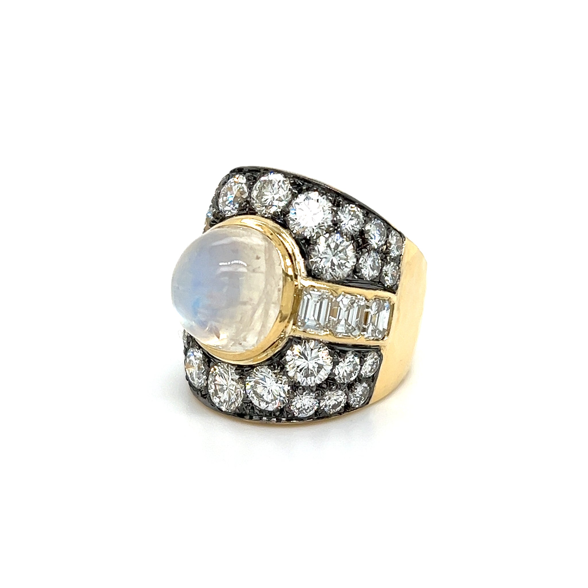 18kt Gold Cocktail Ring with Center Cabochon Moonstone
