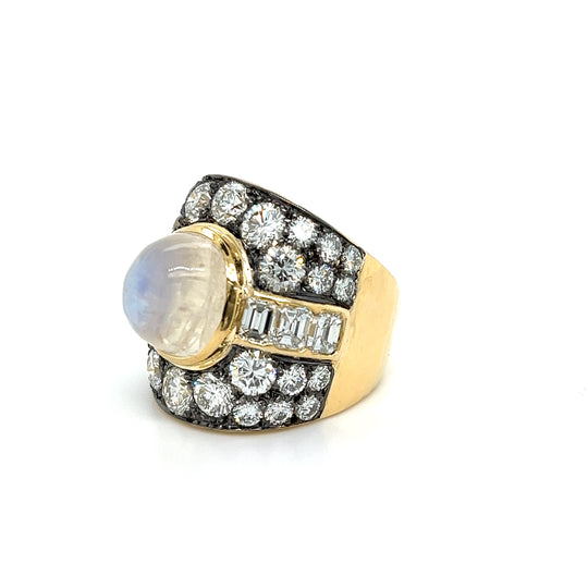 18kt Gold Cocktail Ring with Center Cabochon Moonstone