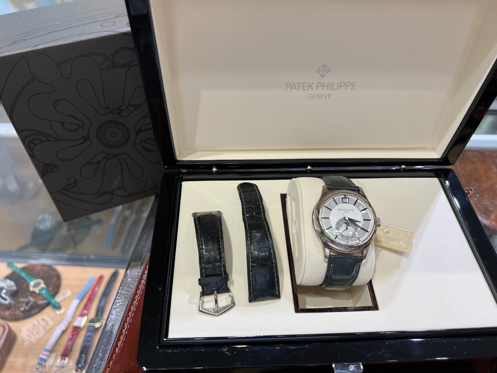 Patek Philippe Complications 5205G-001 Annual Calendar Moon Phases White Gold Grey Dial