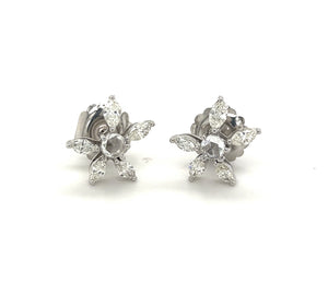 18kt White Gold Abstract Flower Stud